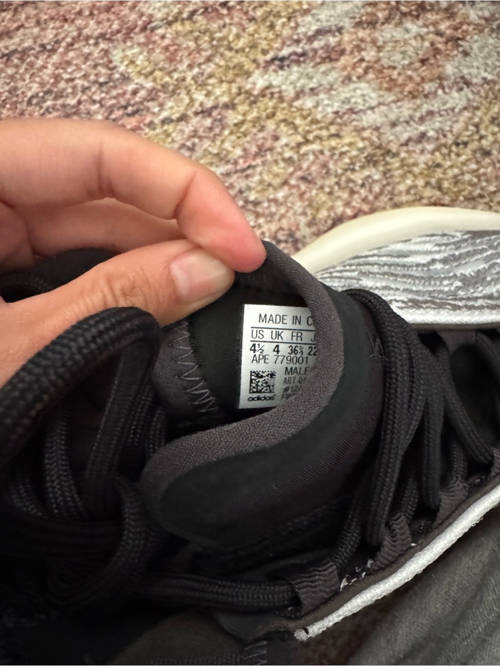 adidas Yeezy size 4.5 - Picture 4 of 4